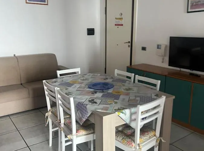 Vicino Al Mare Apartment *